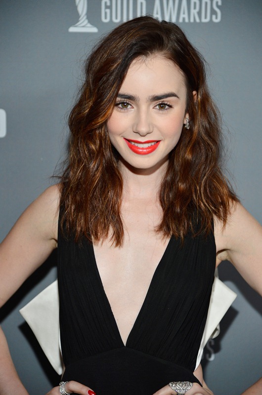 Lily Collins super ski... Jake Gyllenhaal